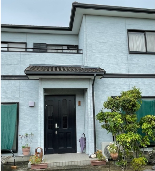 外壁・付帯部塗装前の住宅玄関まわり